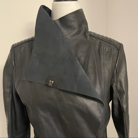 Trouvé unlined leather jacket with hook and eyes - Picture 4 of 9